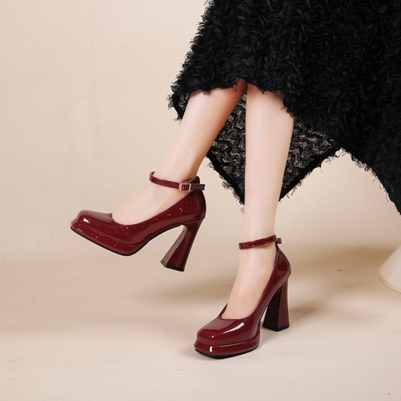 Fashionable high-heeled shoes. - Leather Classic Strap review and price