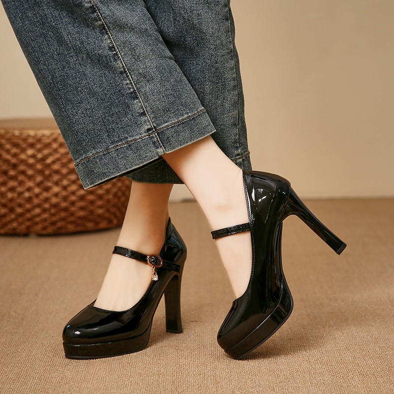 Women's classic round-toe plat - Leather Classic Strap review and price