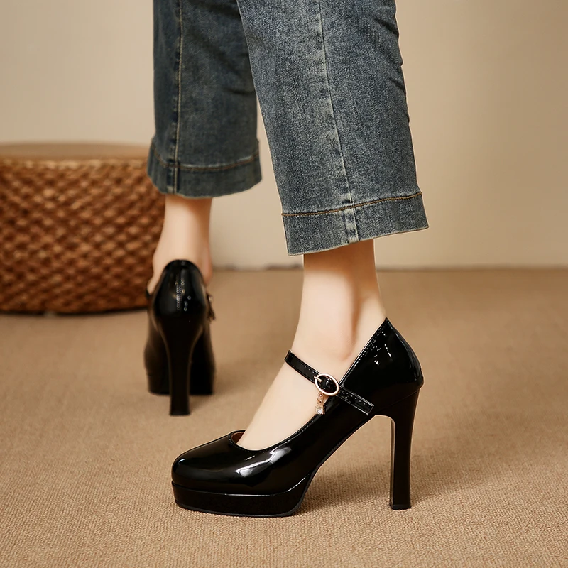Women's classic round-toe plat - Leather Classic Strap review and price